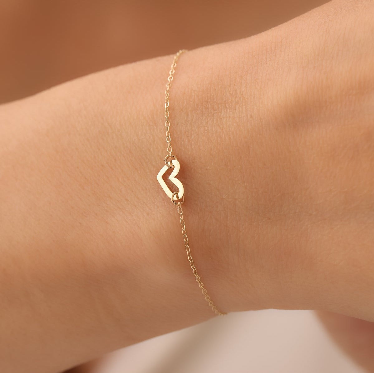 14 Ayar Altın Minimal Kadın Kalp Bileklik · 19 cm