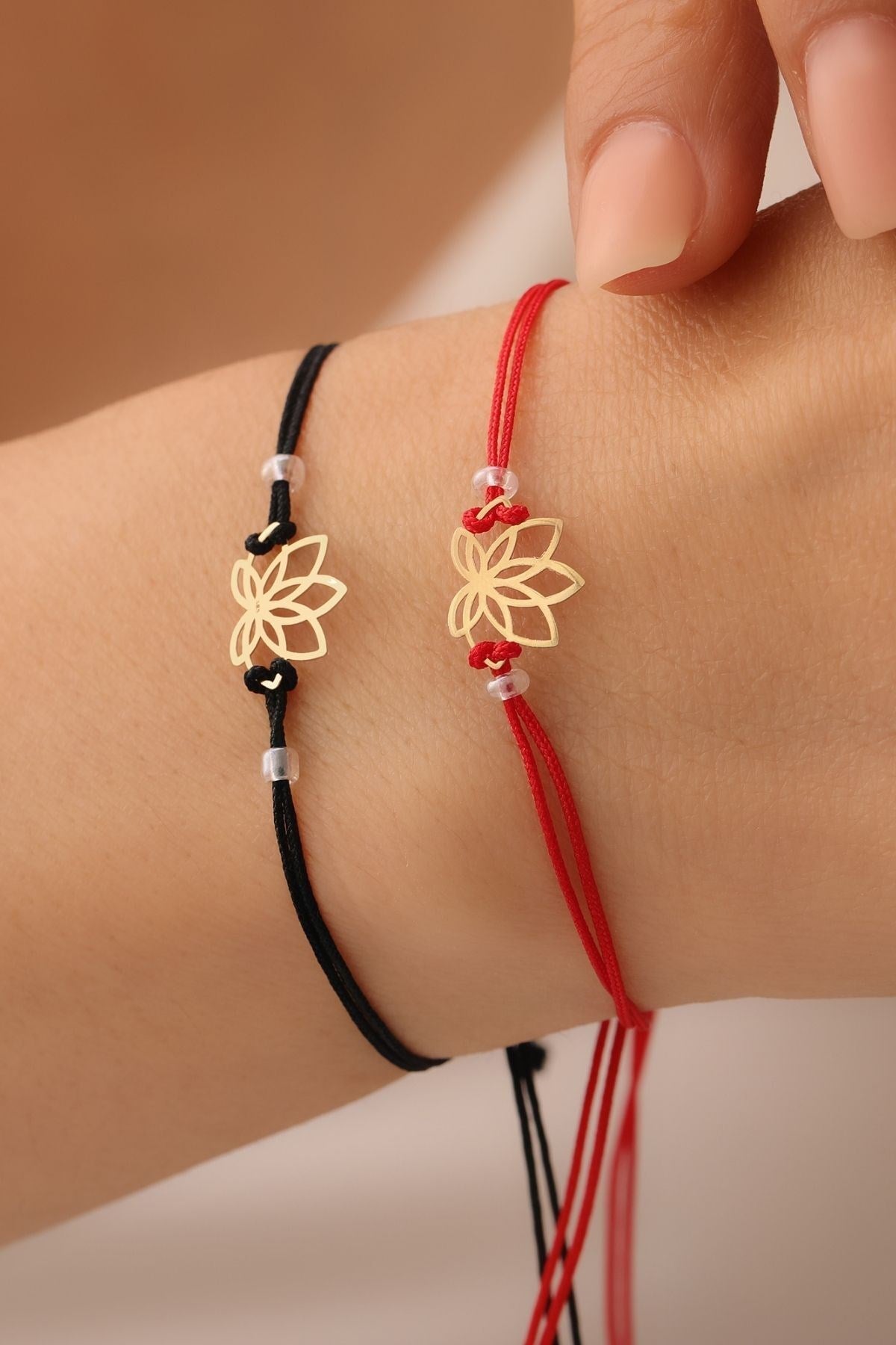 14 Ayar Altın kadın Kırmızı ipli Lotus bileklik