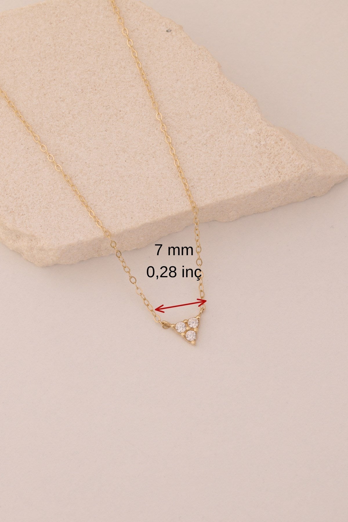 14 Ayar Altın Minimalist Zirkon Taşlı Üçgen Kolye
