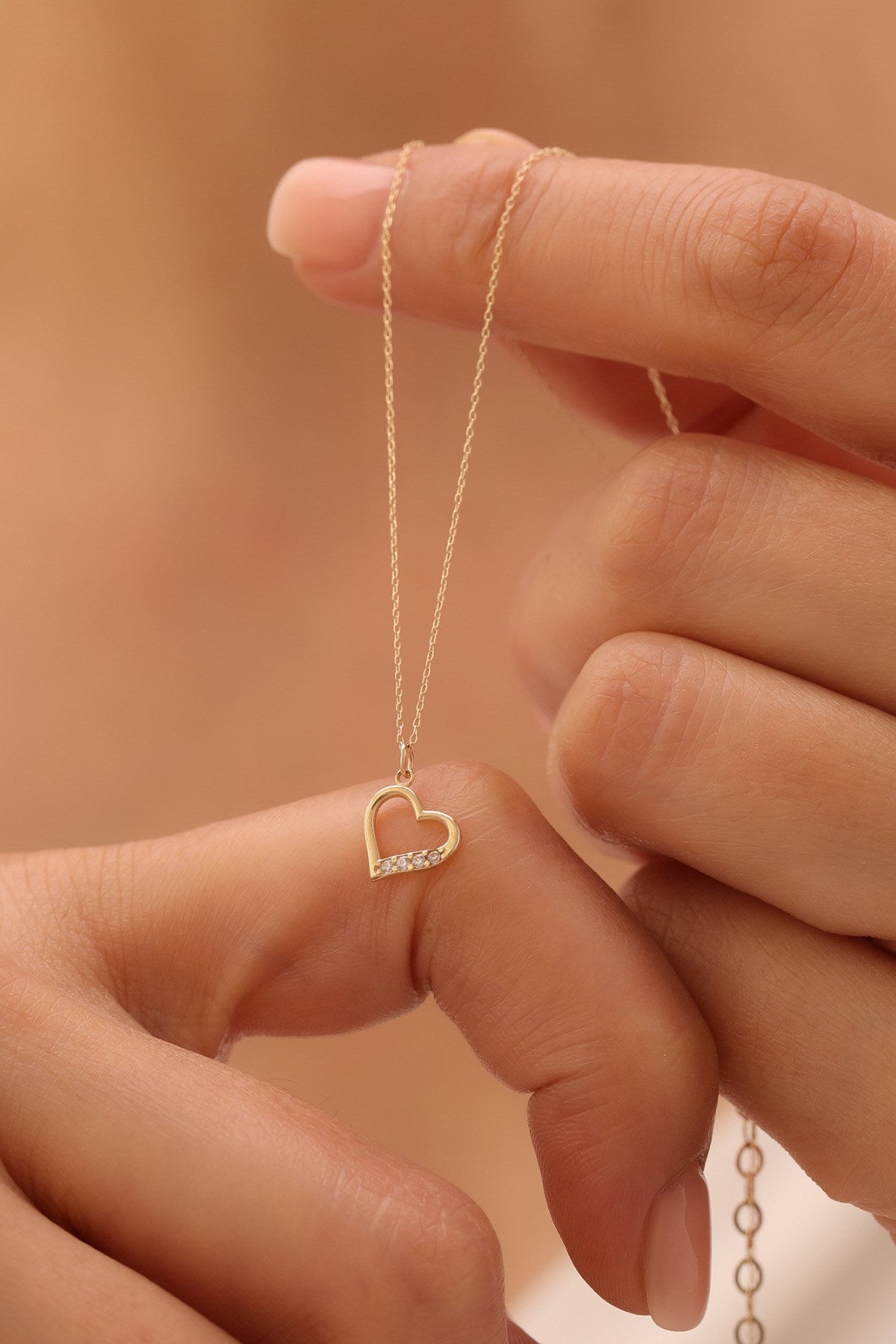 14 Ayar Altın Taşlı Minimal Kadın Kalp Kolye
