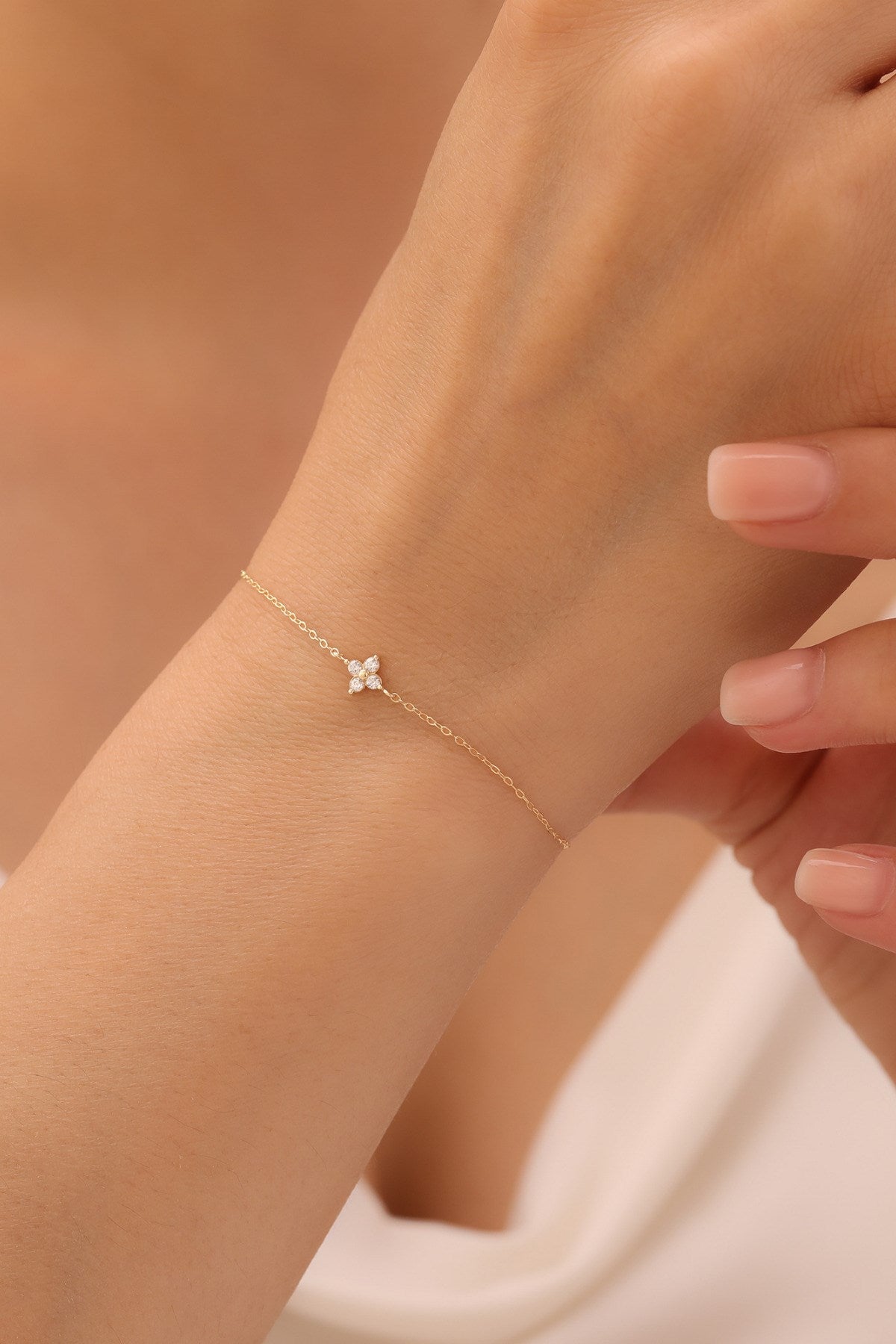 14 Ayar Altın Dört Taşlı Minimalist Çiçek Bileklik