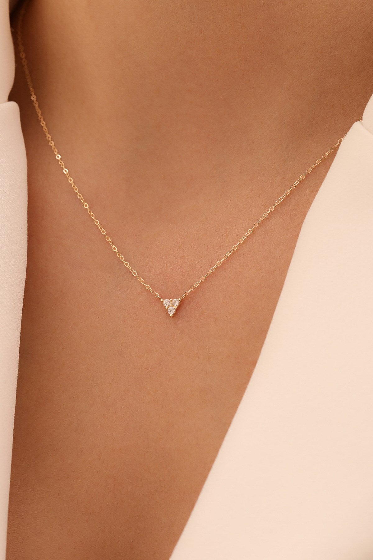 14 Ayar Altın Minimalist Zirkon Taşlı Üçgen Kolye