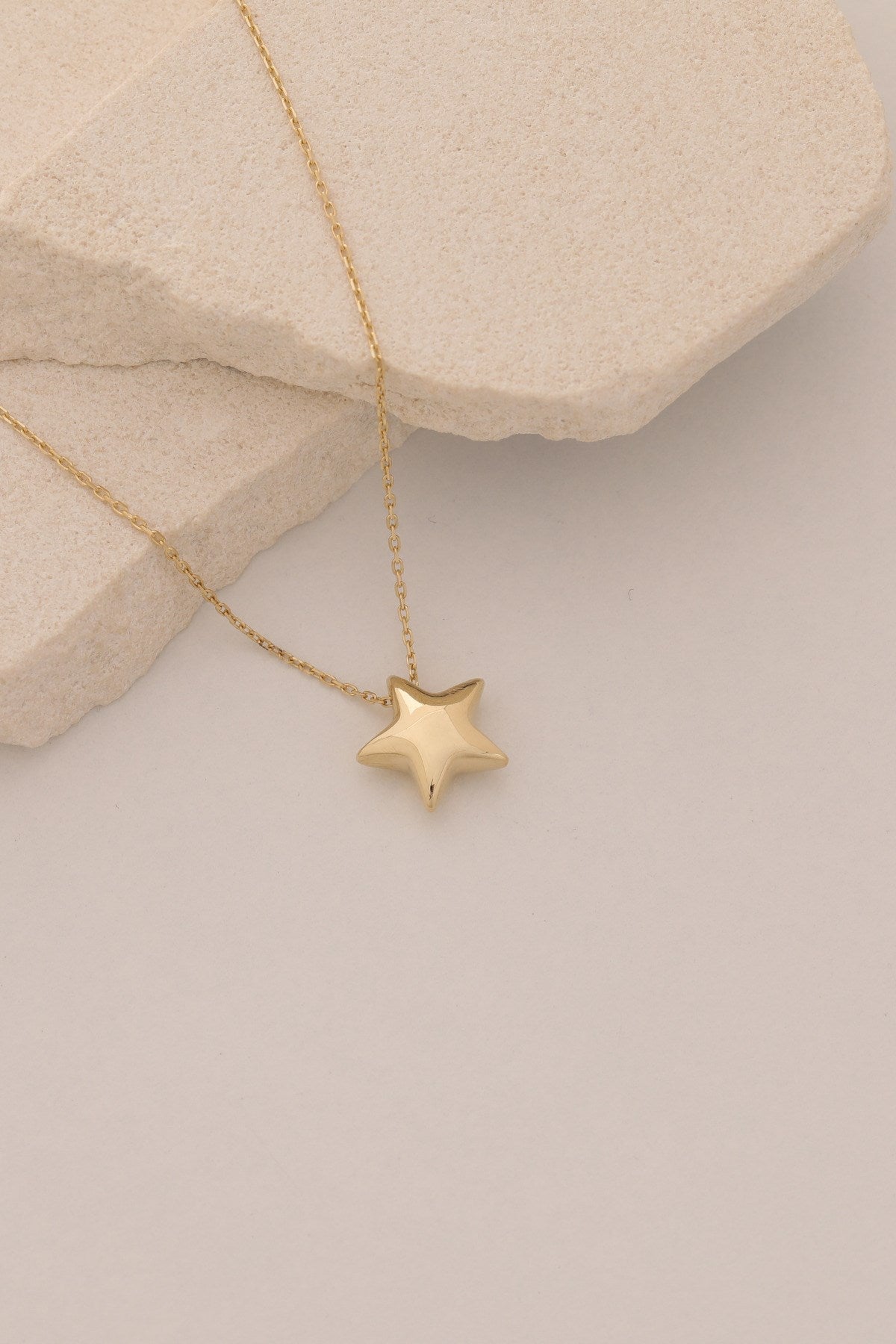 14 Ayar Altın Bombeli Yıldız Kolye