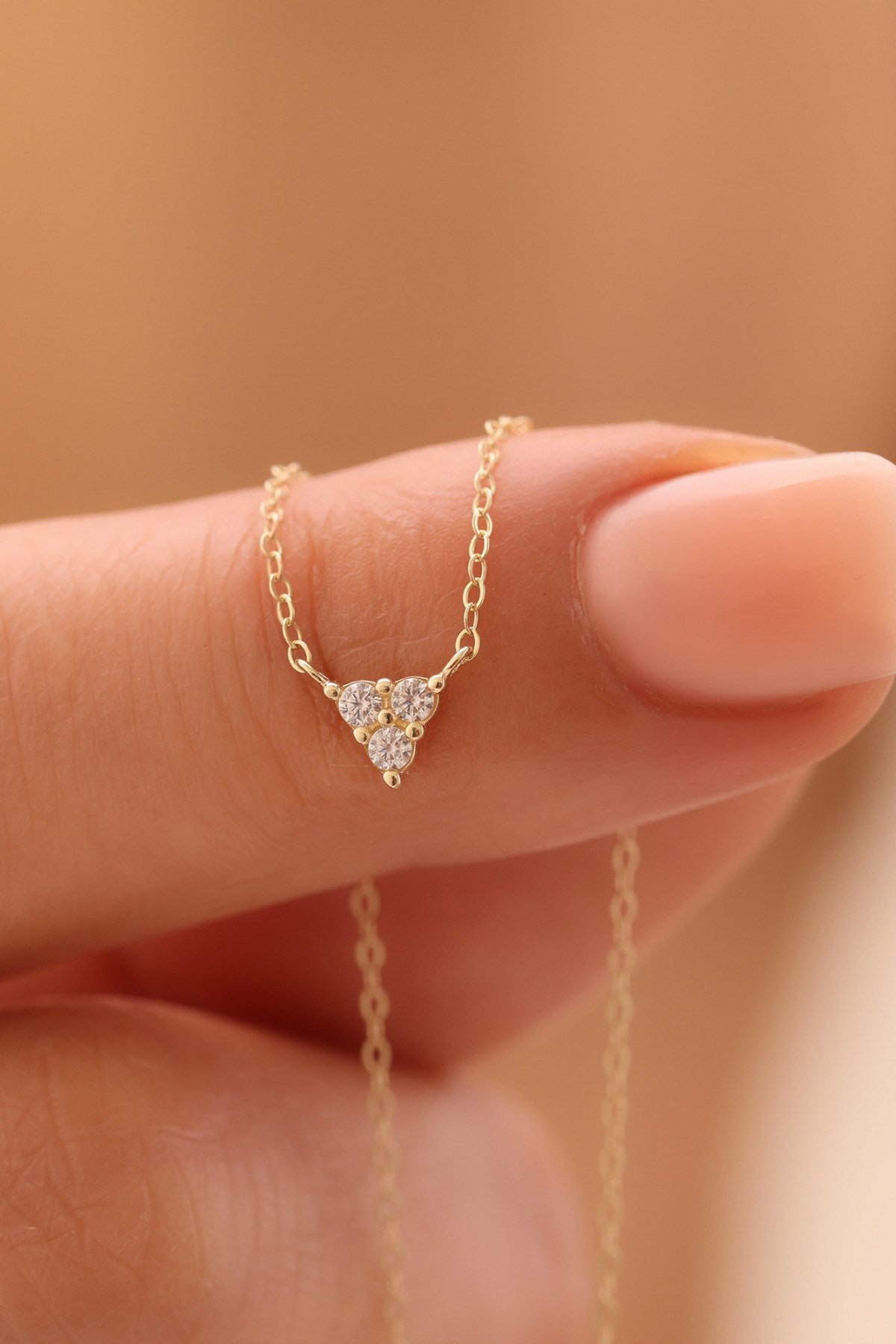 14 Ayar Altın Minimalist Zirkon Taşlı Üçgen Kolye
